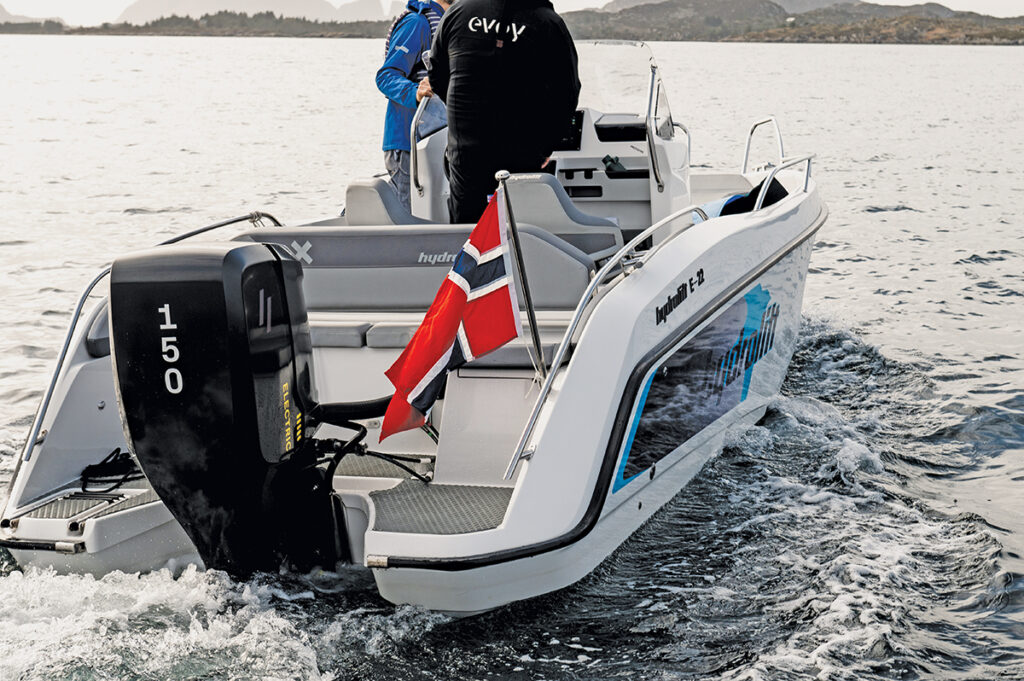 Evoy outboard hydrolifte22 credit solfure and hellefrognerw